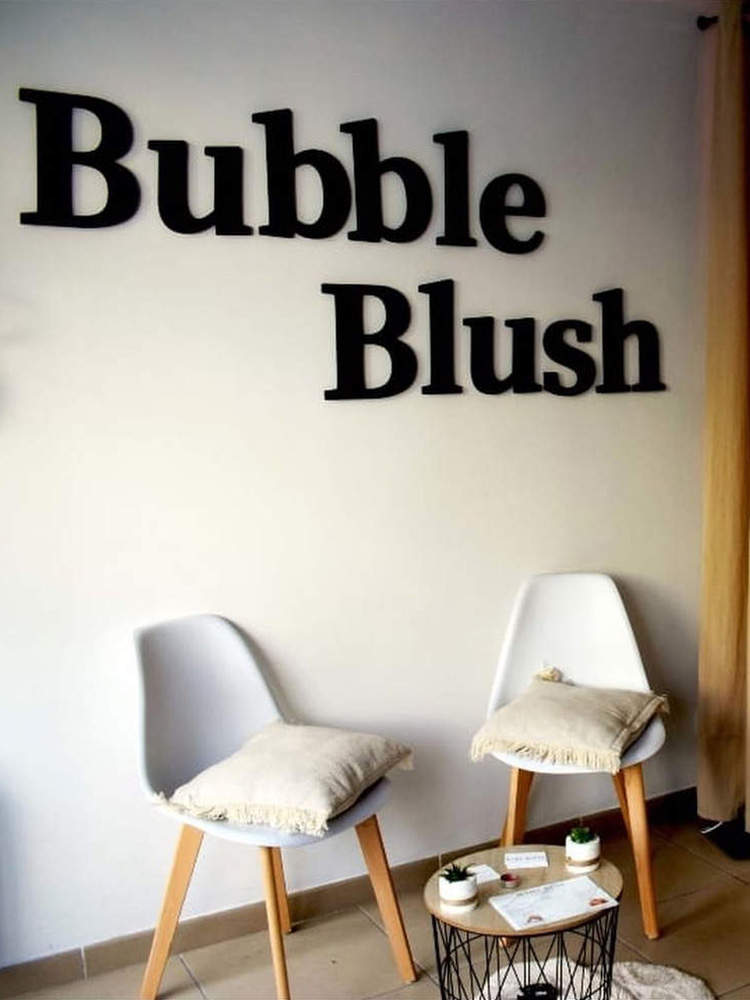 enseigne PVC noir Salon d'esthétique Bubble Blush